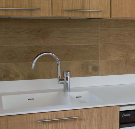 Top cucina con lavello integrato - Solid Surface Top cucina in solid surface con lavello integrato